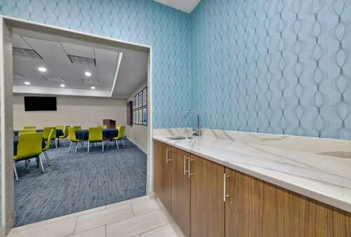 Гостиница Holiday Inn Express & Suites Kansas City - Grandview, an Ihg Hotel в Грандвью