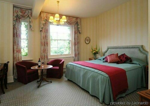 Гостиница The Crown Manor House Hotel в Линдхерсте