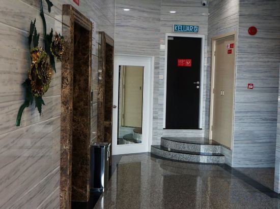 Фото Pine Garden Hotel