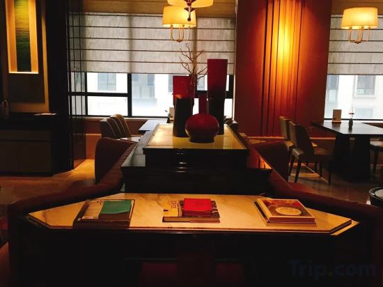 Фото The Island Hotel