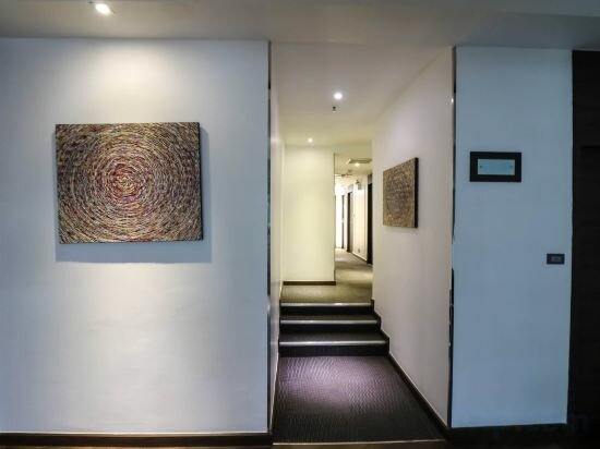 Фото Отель Sukhumvit Suites