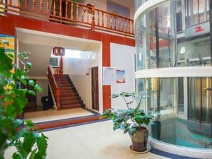 Holiday Inn Lijiang Langtai (No. 10, Zhaihoushang Village, Xi'an Subdistrict), hotel