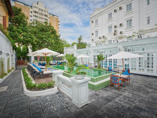 Фото Manoir Des Arts Hotel