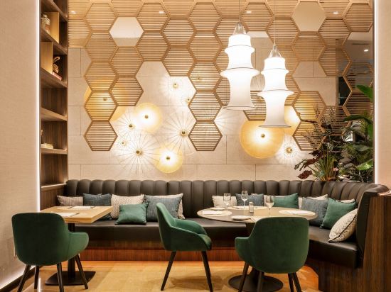 Фото Hotel Ilunion Valencia 4