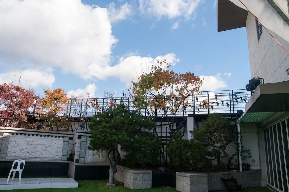 Фото Yeoksam Artnouveau City Hotel and Residence