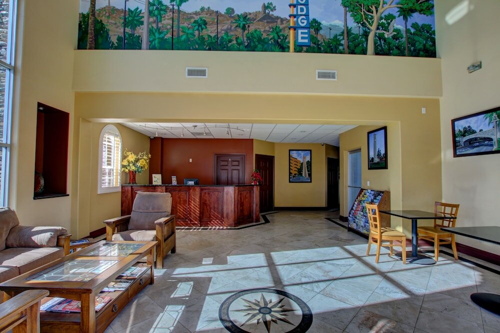 Фото Thunderbird Lodge in Riverside