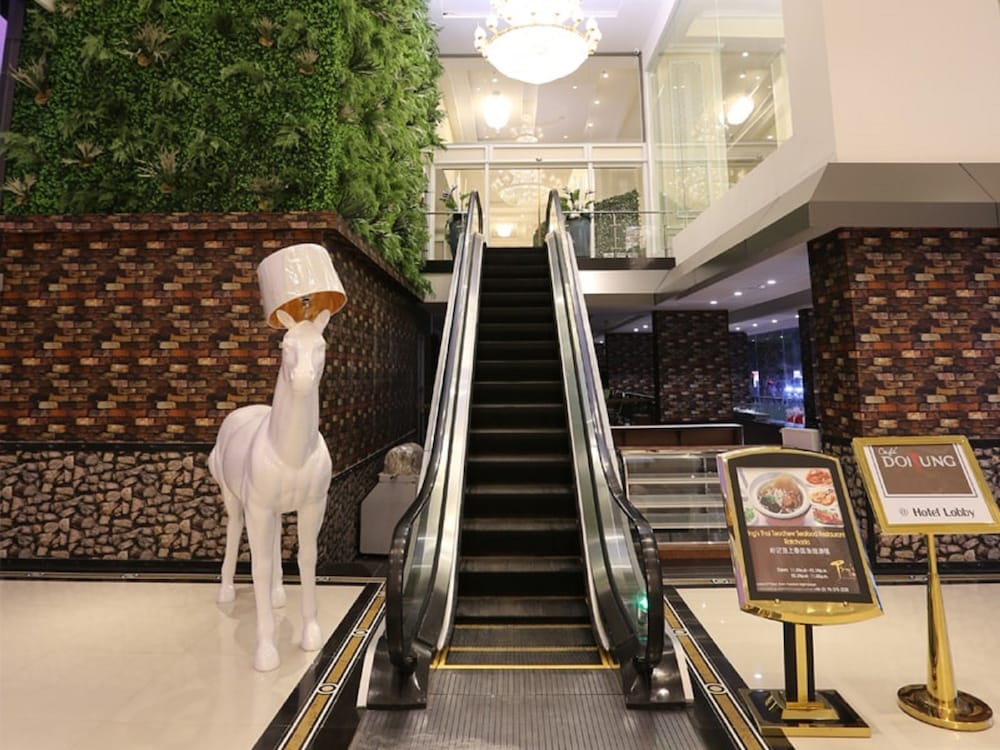 Фото The Bazaar Hotel