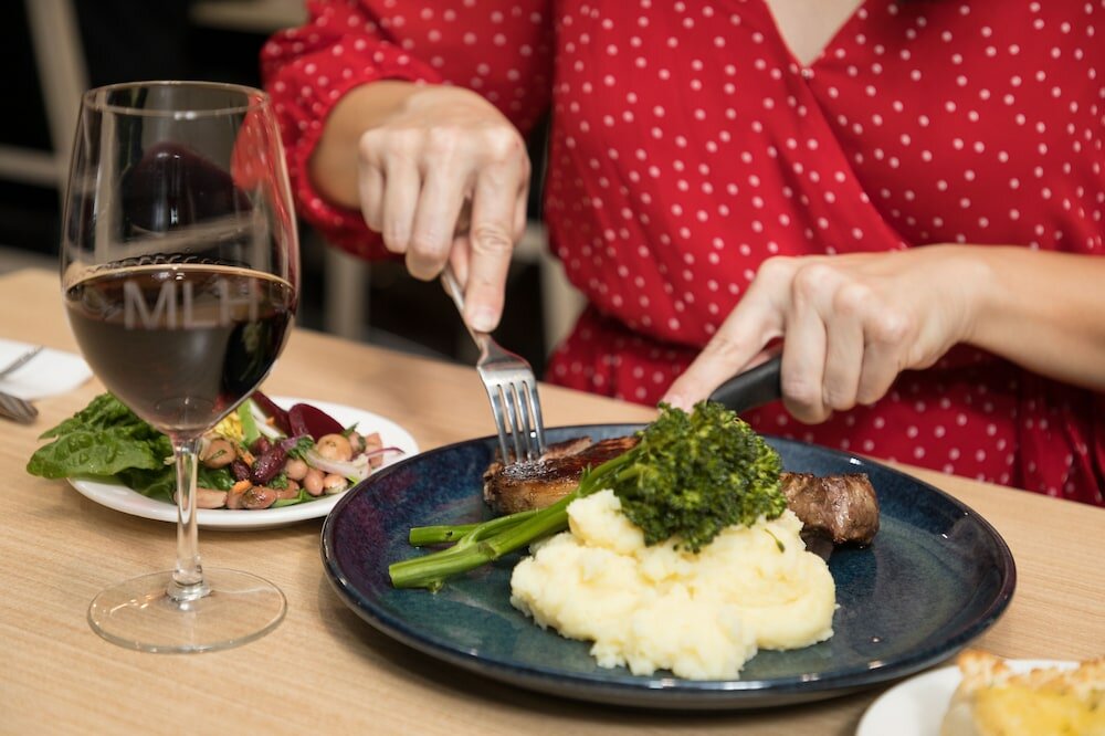 Фото Mawson Lakes Hotel & Function Centre