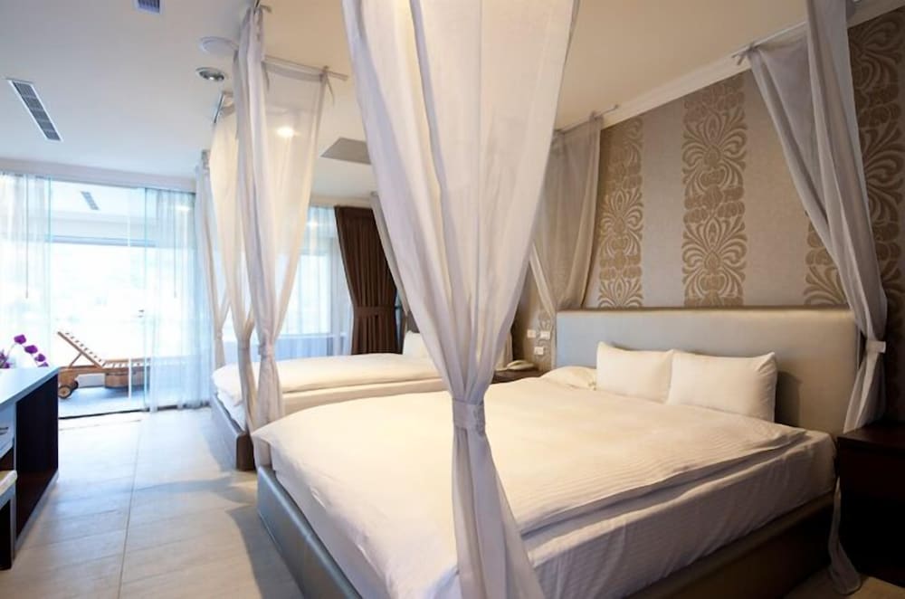 Фото Lakeside Resort Hotel