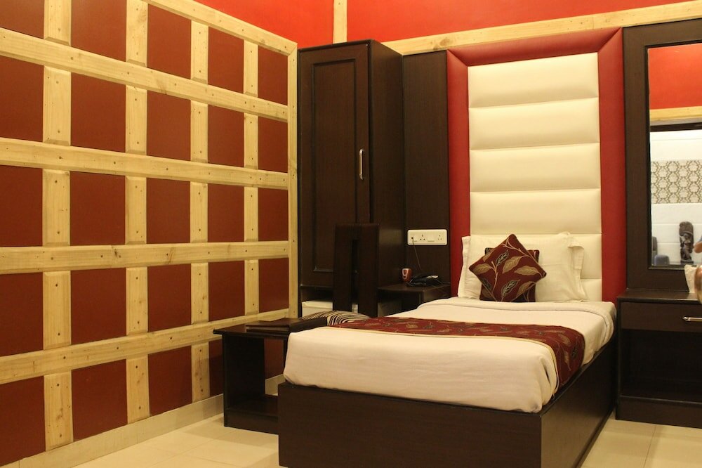 Фото Hotel Varuna