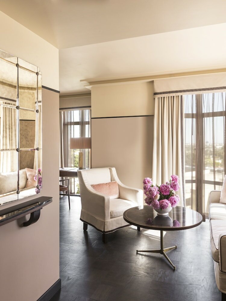 Фото Sunset Tower Hotel