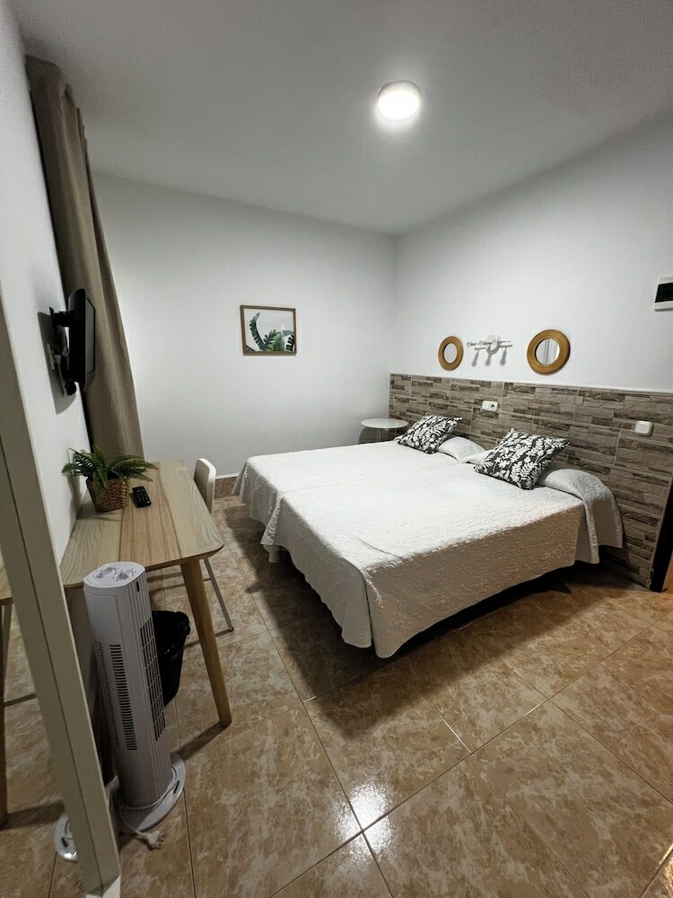 Фото Hostal Residencia Cardona