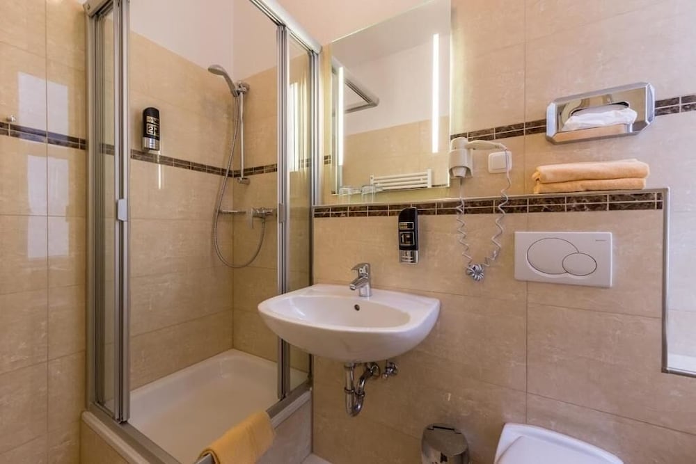 Фото Hotel Expo Frankfurt City Centre