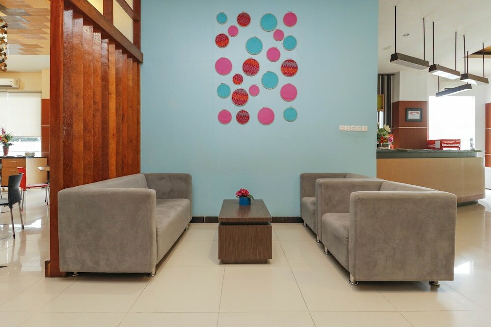 Фото RedDoorz Plus near Pantai Losari