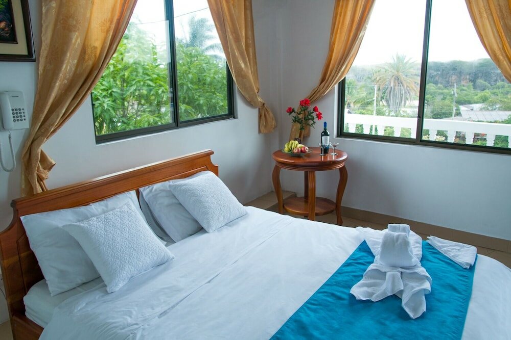 Фото Hostal Sir Francis Drake