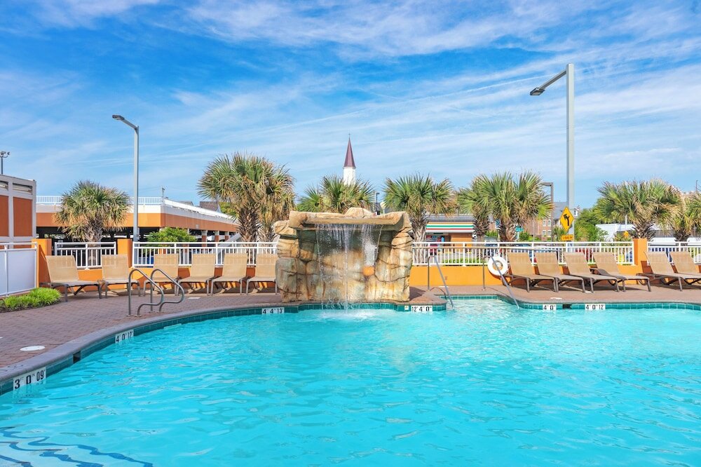 Фото Holiday Inn & Suites Virginia Beach North Beach, an Ihg Hotel