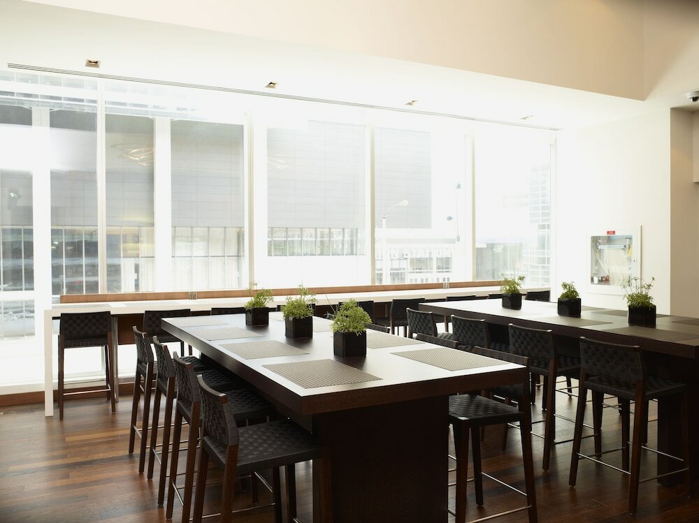 Фото Le Germain Hotel Maple Leaf Square