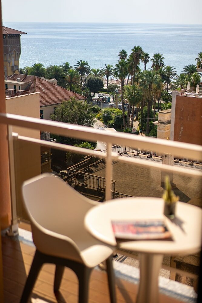 Фото Hotel Careni Villa Italia