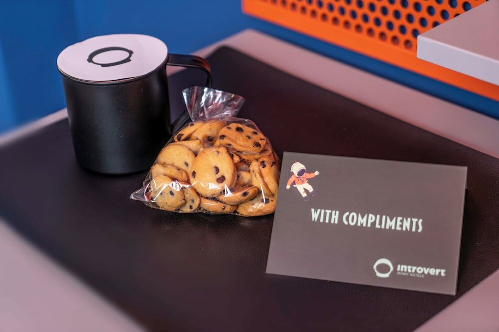 Фото Introvert Maria Luisa