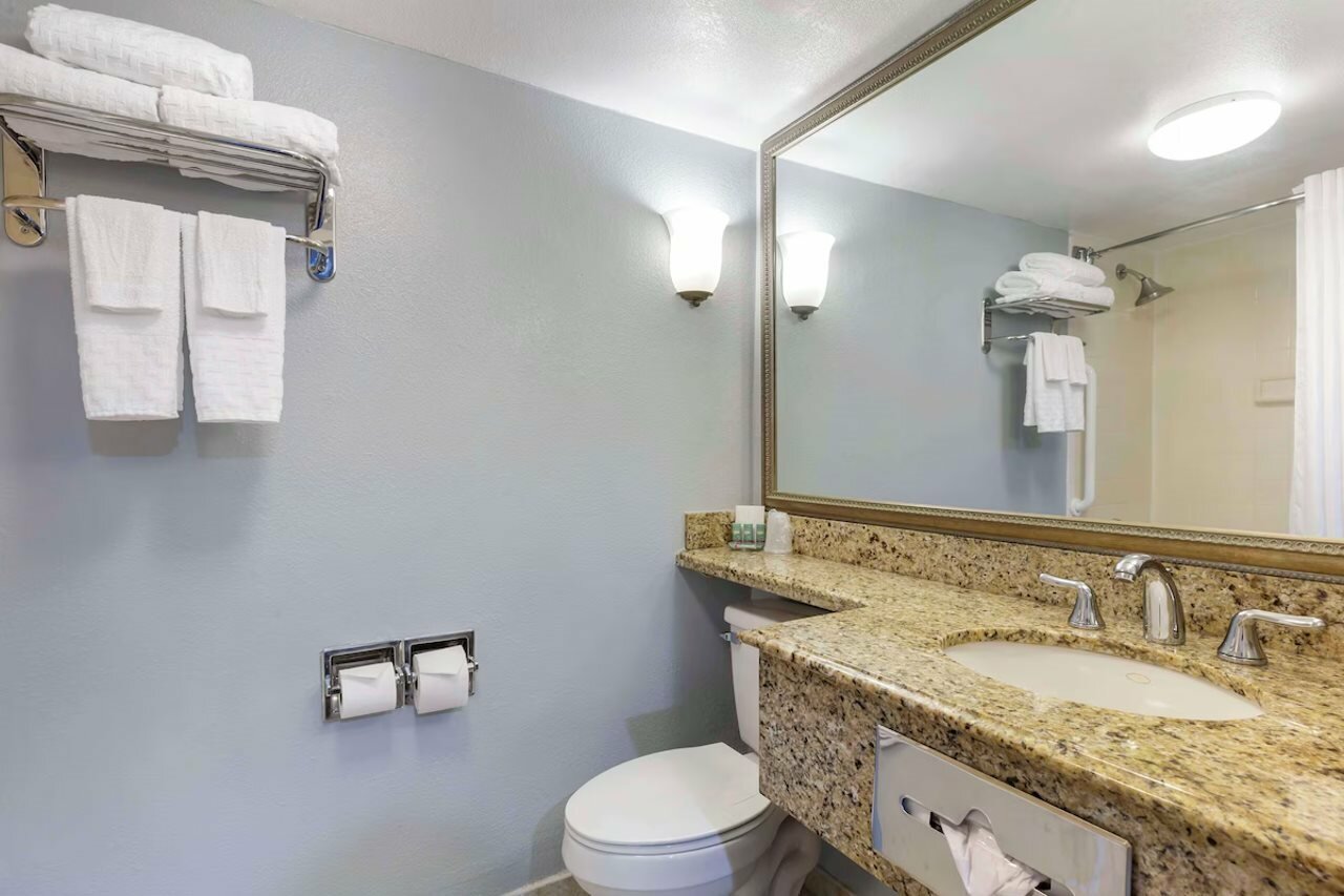 Фото Best Western Hartford Hotel & Suites