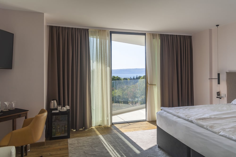 Фото Amiral Hotel