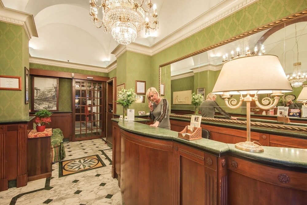 Фото отеля 2