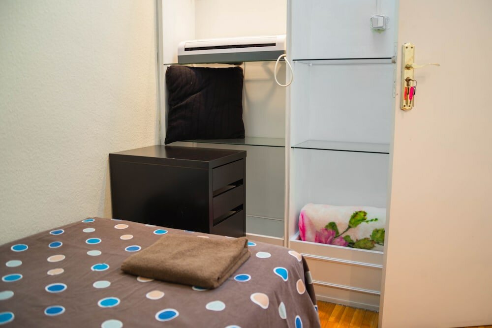 Фото Go Bcn Hostal Ideal Badal - Hostel