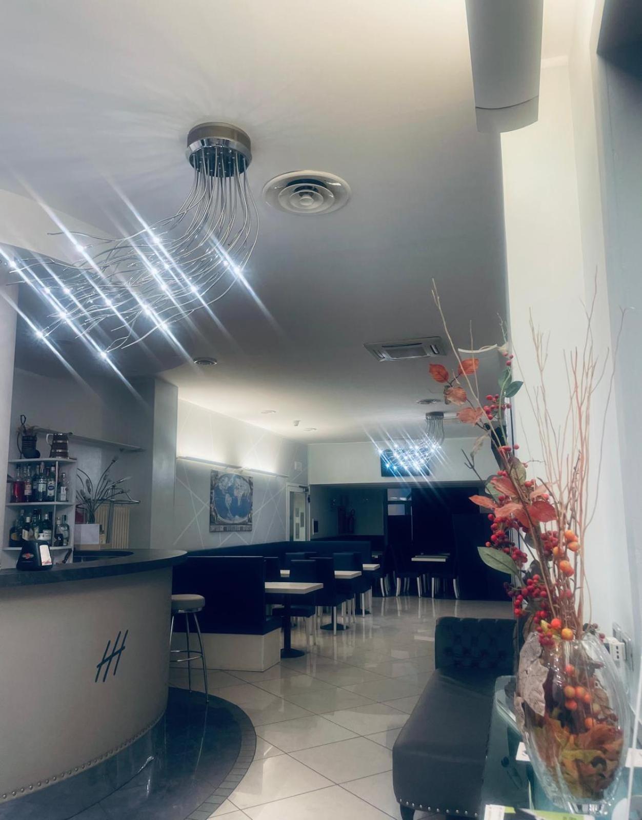 Фото Hotel Holiday