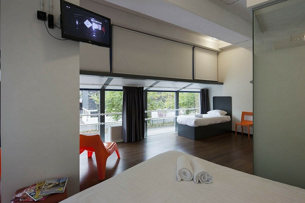 Фото EasyHotel Rotterdam City Centre