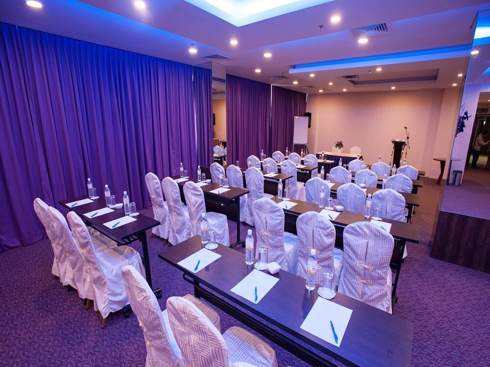 Фото Gaya Centre Hotel