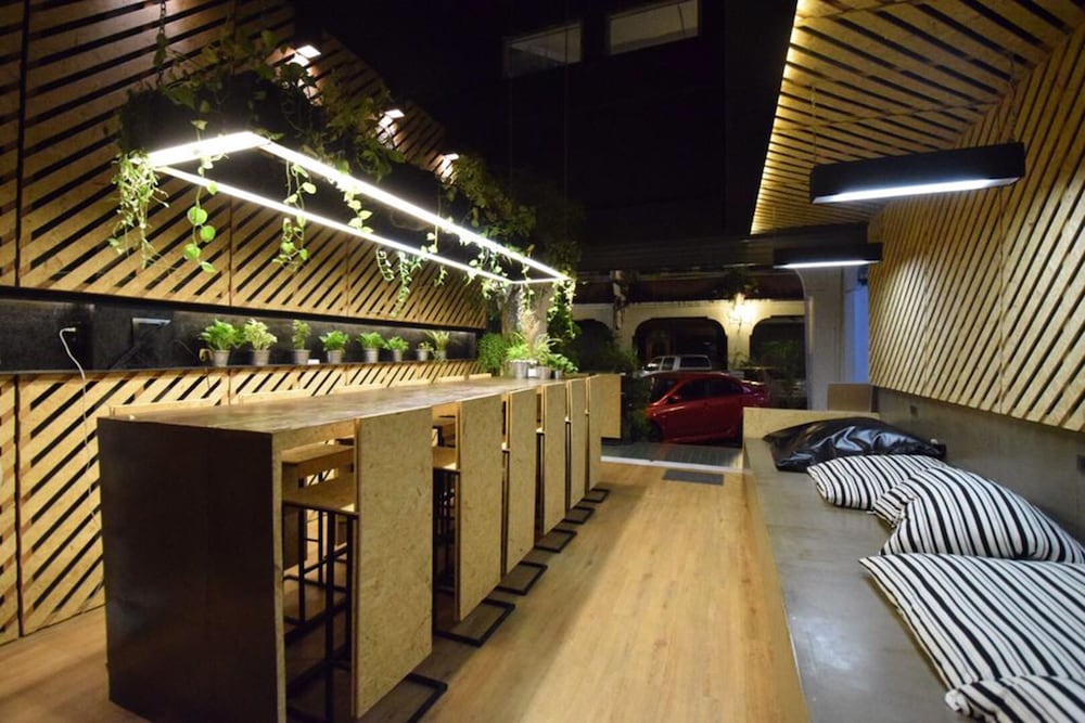 Фото Hugger Hostel - Adults Only