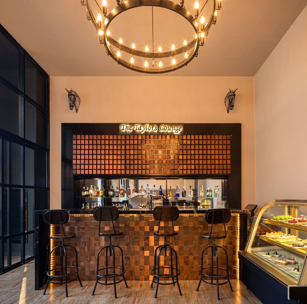 Фото The Golden Ridge Hotel