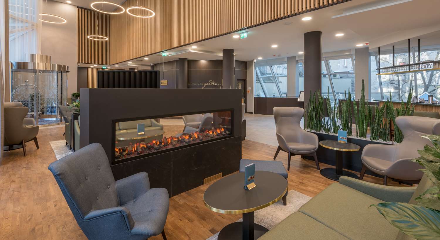 Фото Hilton Garden Inn Frankfurt City Centre