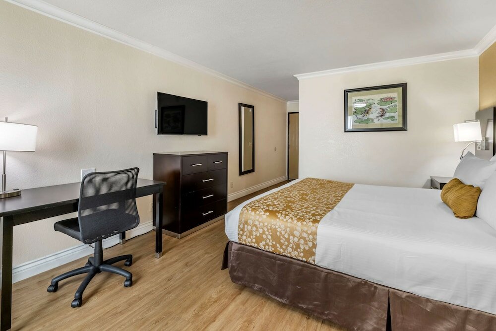 Фото Best Western Plus South Bay Hotel