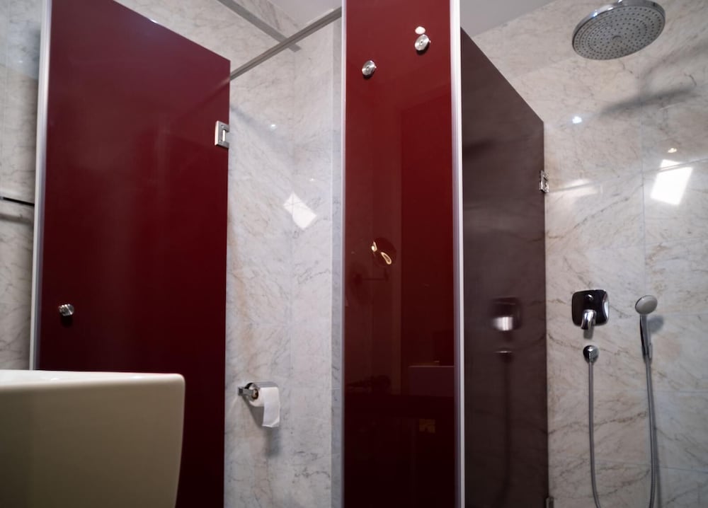 Фото Hotel Atina