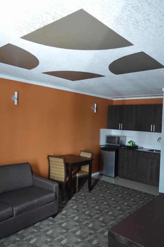 Фото Airport Traveller'S Inn