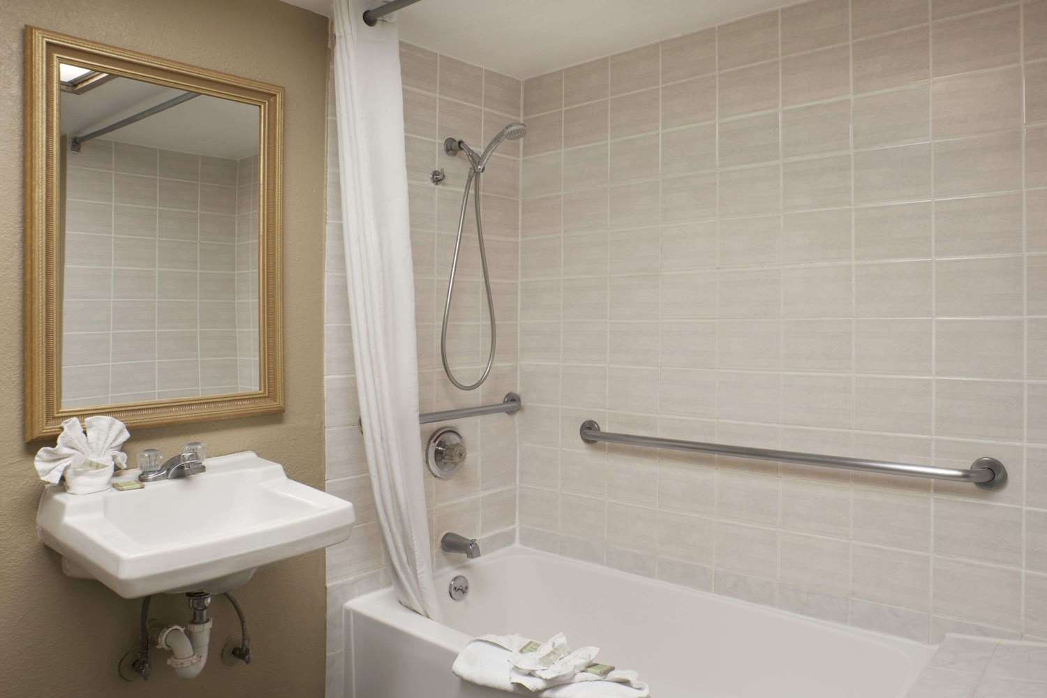 Фото Super 8 by Wyndham Conference Center NAU/Downtown