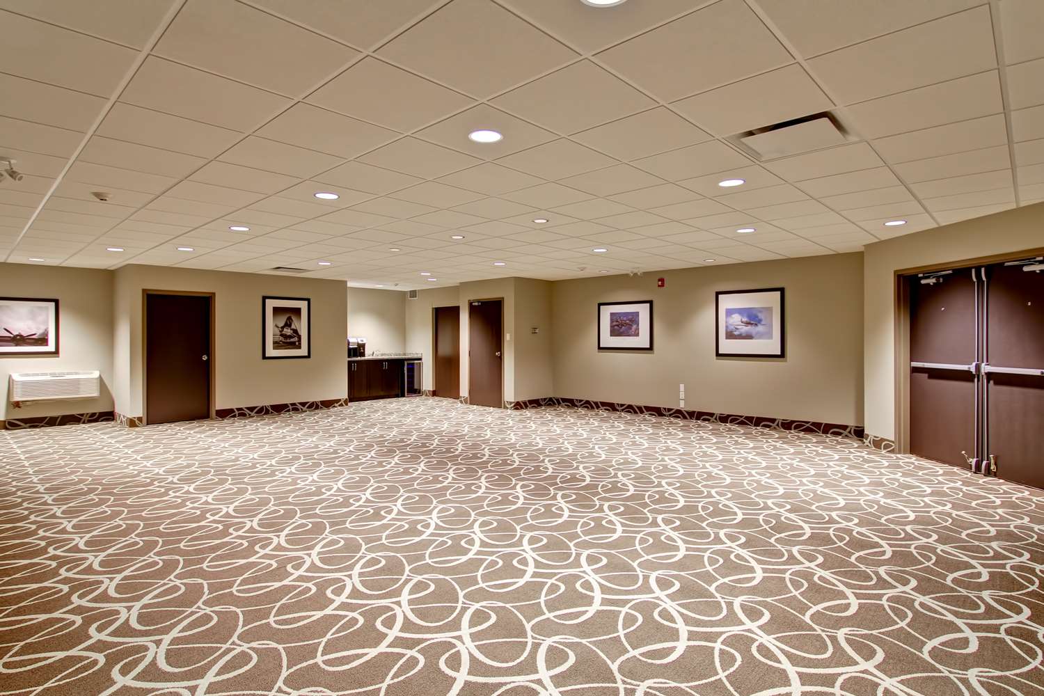 Фото Best Western London Airport Inn & Suites