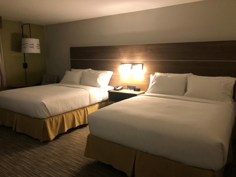 Фото Holiday Inn Express & Suites Camarillo, an Ihg Hotel