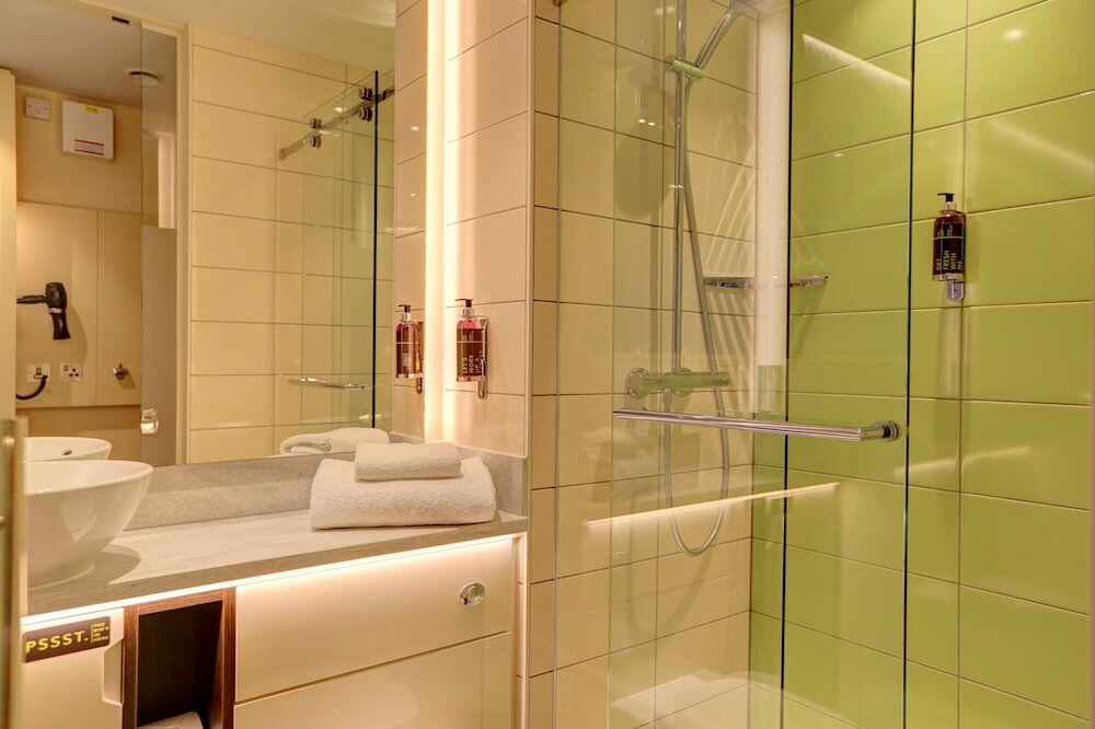 Фото Hub by Premier Inn London Goodge Street hotel