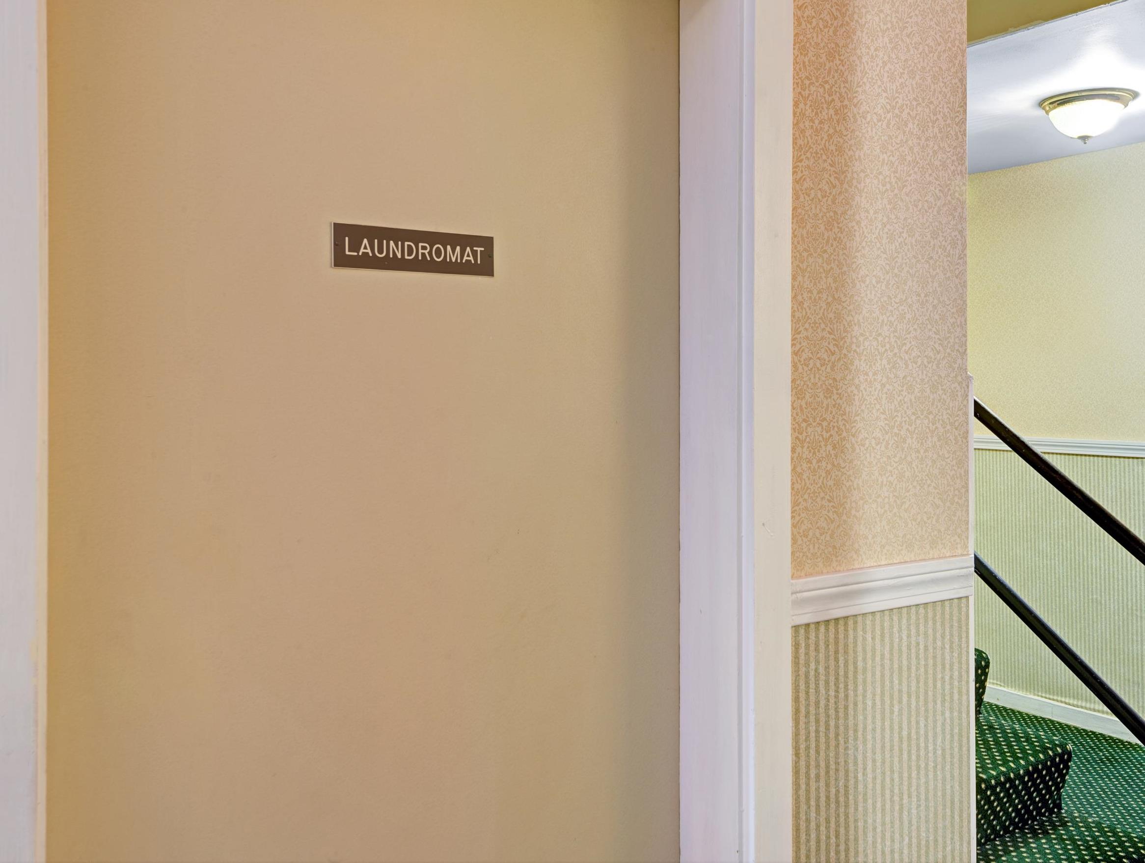 Фото Days Inn by Wyndham Kittery