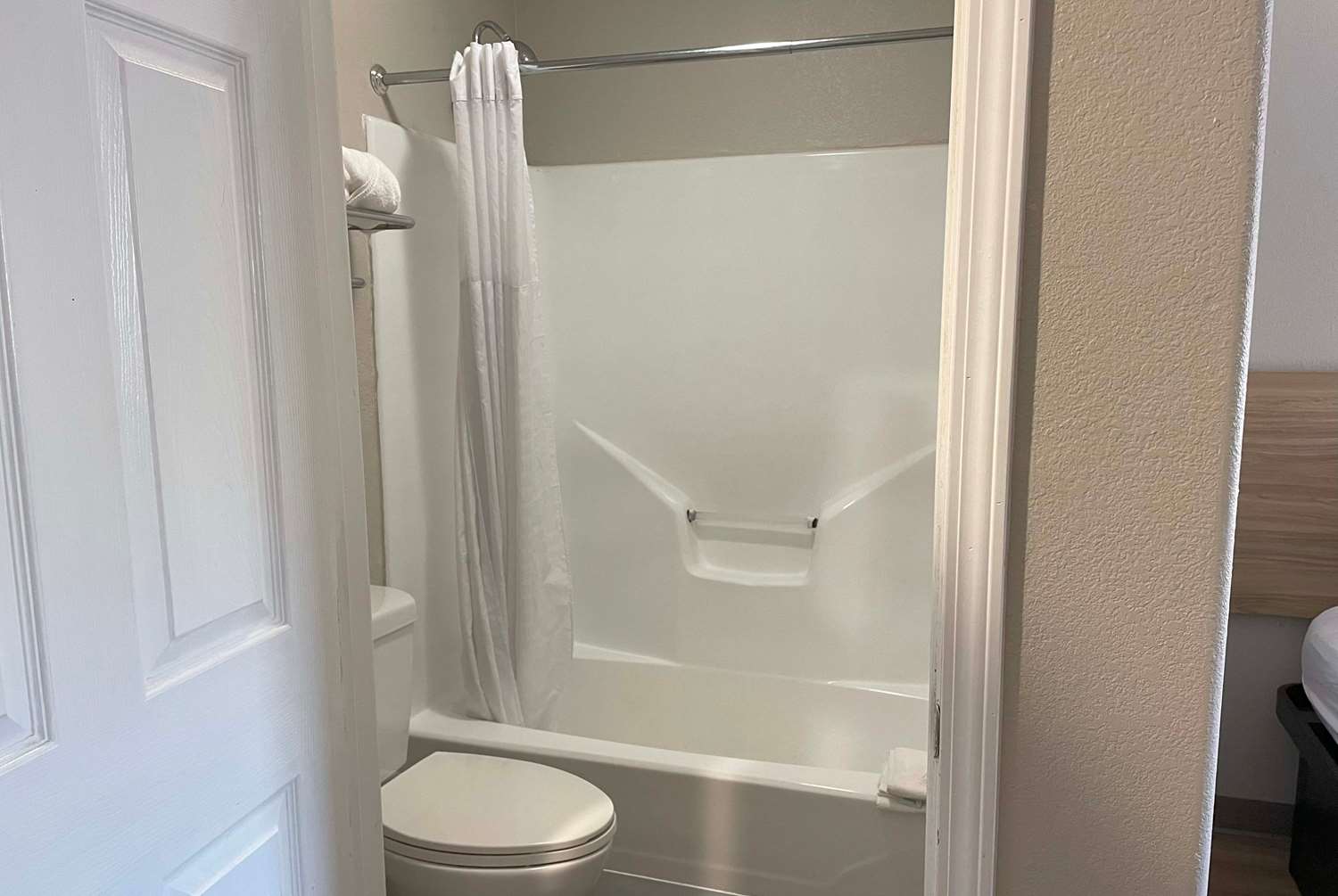 Фото Days Inn by Wyndham Temple