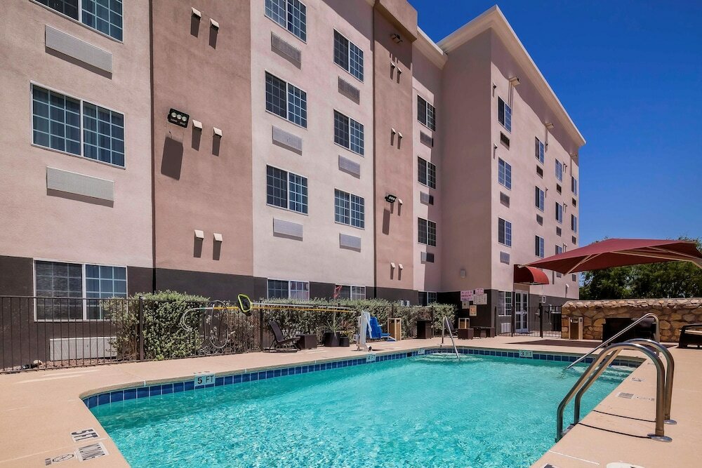 Фото Comfort Suites El Paso Airport