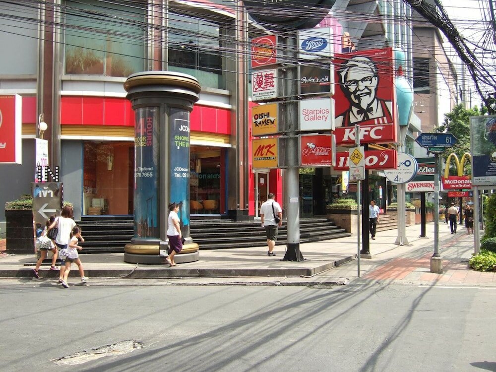 Фото Lodge 61 Bed & Breakfast Hotel