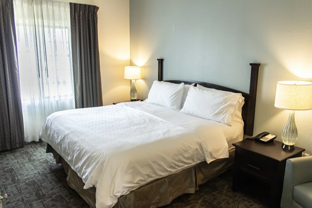 Фото Staybridge Suites Minot, an Ihg Hotel