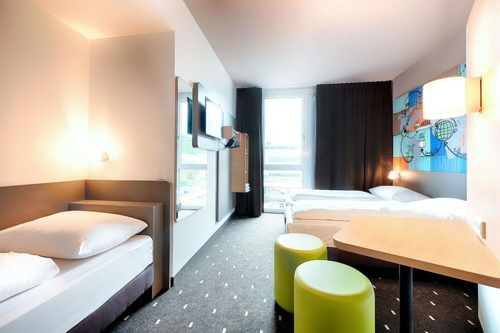 Фото B&b Hotel Stuttgart-Neckarhafen