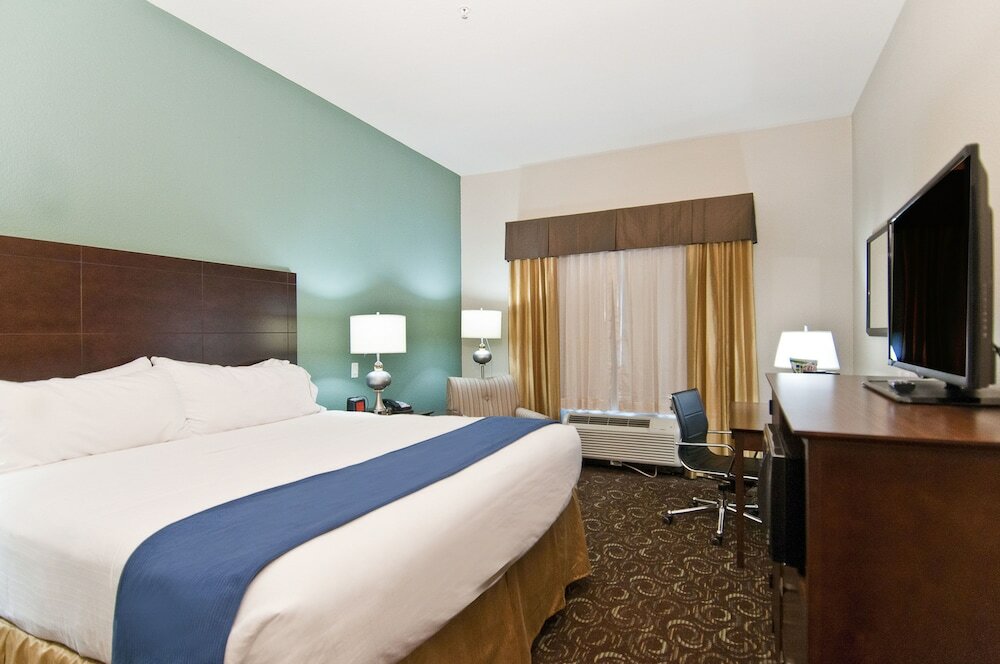 Фото Holiday Inn Express & Suites San Antonio Se by At&t Center, an Ihg Hotel