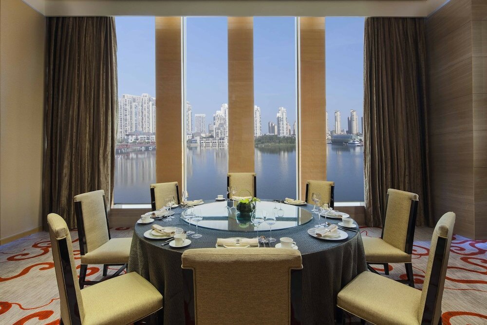 Фото Crowne Plaza Tianjin Meijiangnan