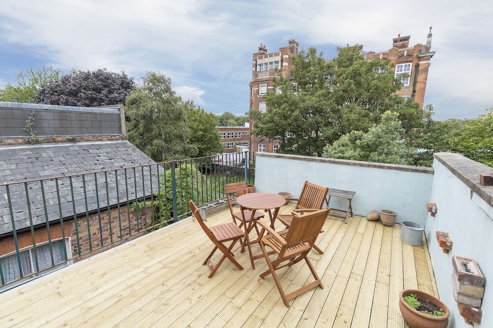 Фото Altido Charming 3 bed house with a rooftop terrace