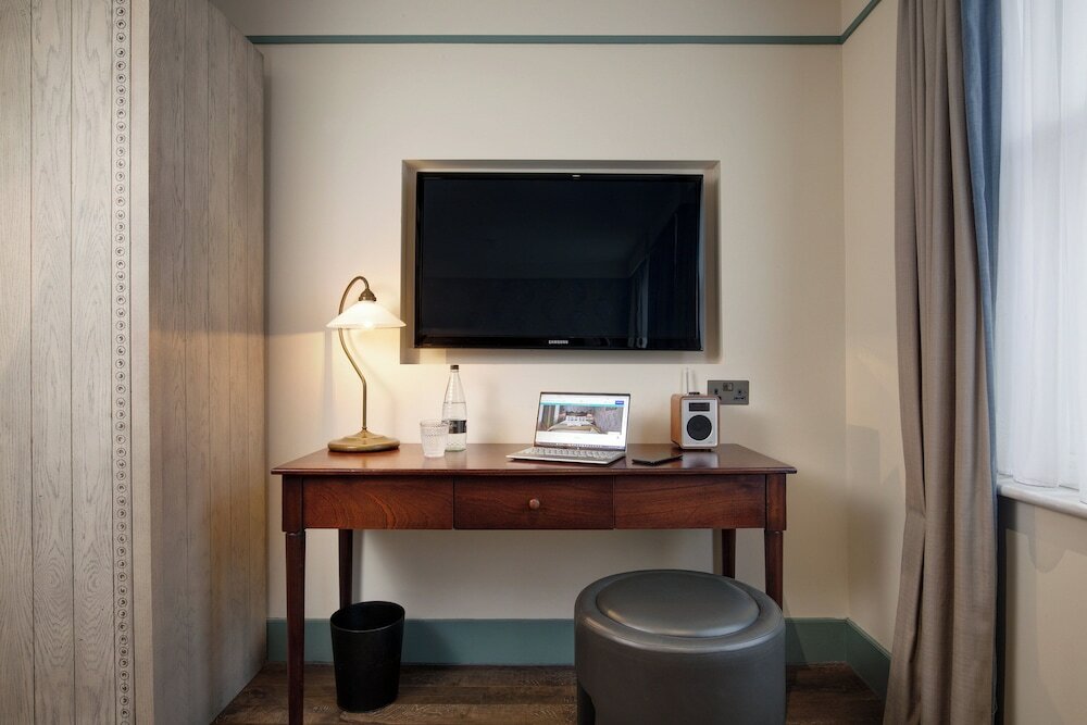 Фото Morton Hotel